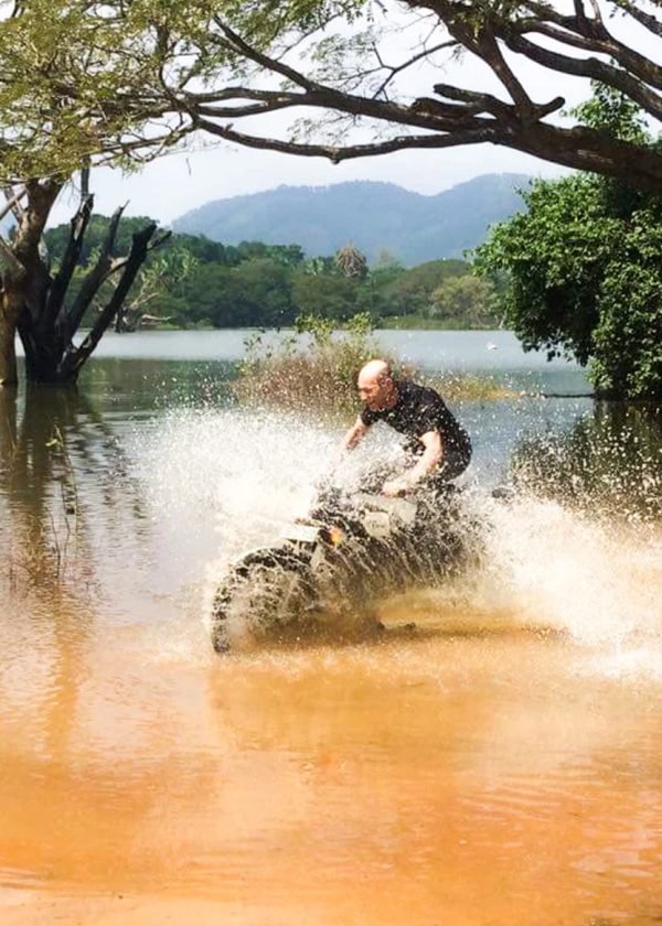 Around The Island Tour – 12 Days